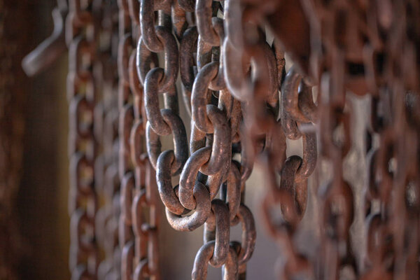 In the shipyard will use heavy lifting hoists making it convenient fast and accurate.