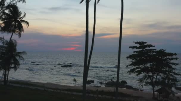 Paisagem Pôr Sol Rocha Praia Pilay Natai Phang Nga — Vídeo de Stock