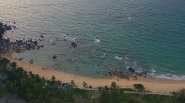 Natai beach Phang Nga Tayland plaj otopark balıkçı tekneleri