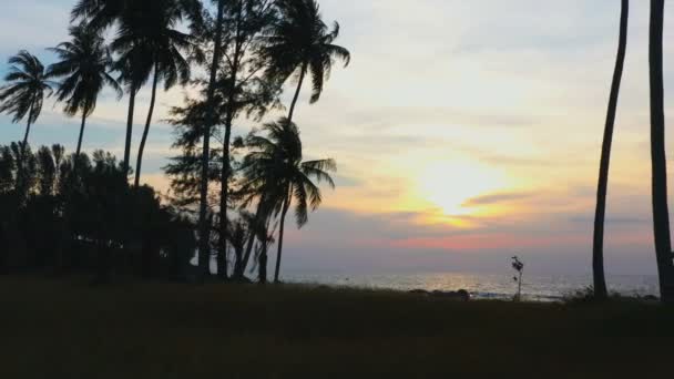 Landschaft Sonnenuntergang Auf Dem Felsen Pilay Natai Strand Phang Nga — Stockvideo