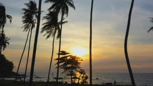 Landschaft Sonnenuntergang Auf Dem Felsen Pilay Natai Strand Phang Nga — Stockvideo
