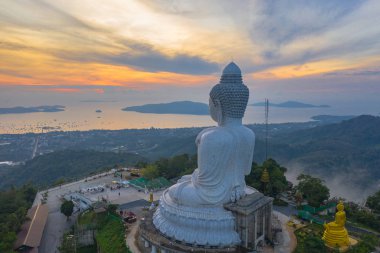havadan görünümü günbatımında Phuket büyük Buda bakış açısı. Phuket Big Buddha adanın en önemli biridir