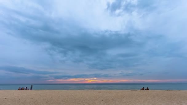 时光流逝令人惊叹的红色日落在泰国普吉岛卡伦海滩 — 图库视频影像