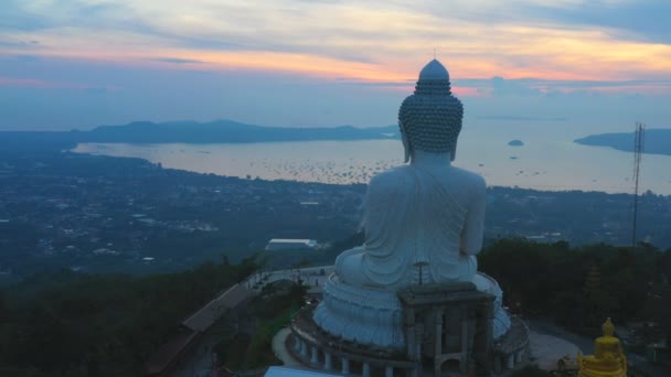 Phuket Big Buddha Jest Jednym Najważniejszych Najbardziej Szanowanych Wyspa Zabytki — Wideo stockowe