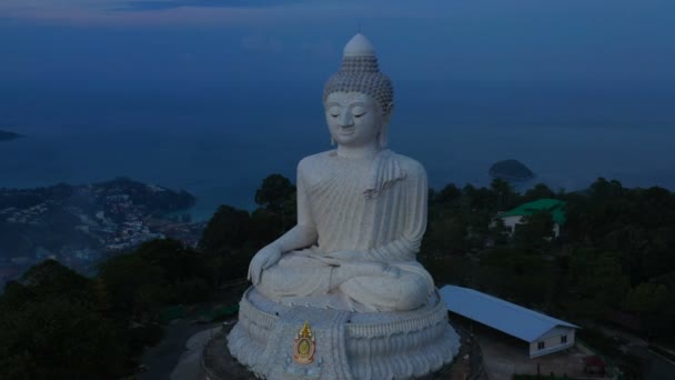Phuket Big Buddha Egyike Sziget Legfontosabb Tisztelt Tereptárgyak Szigeten Phuket — Stock videók