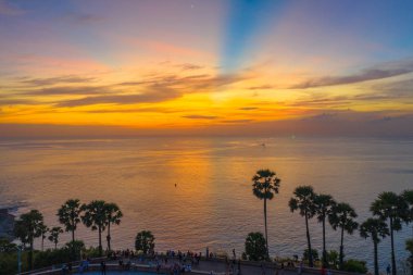 Promthep cape Phuket Tayland büyük fenerinde yukarıda hava fotoğrafçılığı günbatımı