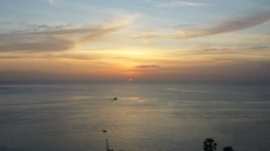 hava fotoğrafçılığı, Laem Promthep Cape bakış açısı. . Phuket Adası en popüler gün batımı bakış açısı Promthep cape bakış açısı olduğunu.
