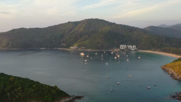 photographie aérienne au belvédère de Laem Promthep Cape. .Promthep point de vue cap est le point de vue coucher de soleil le plus populaire dans l'île de Phuket .