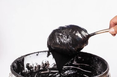 mürekkep veya boya orada kumaş üzerine baskı için birkaç türü vardır. Koyu kumaş üzerine baskı için kullanılan mürekkep her zaman plastisol mürekkep kullanma