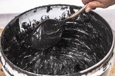 mürekkep veya boya orada kumaş üzerine baskı için birkaç türü vardır. Koyu kumaş üzerine baskı için kullanılan mürekkep her zaman plastisol mürekkep kullanma