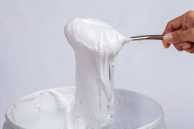 mürekkep veya boya orada kumaş üzerine baskı için birkaç türü vardır. Koyu kumaş üzerine baskı için kullanılan mürekkep her zaman plastisol mürekkep kullanma