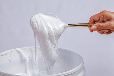 mürekkep veya boya orada kumaş üzerine baskı için birkaç türü vardır. Koyu kumaş üzerine baskı için kullanılan mürekkep her zaman plastisol mürekkep kullanma