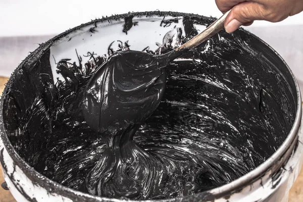 mürekkep veya boya orada kumaş üzerine baskı için birkaç türü vardır. Koyu kumaş üzerine baskı için kullanılan mürekkep her zaman plastisol mürekkep kullanma