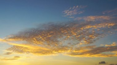 hava fotoğrafçılığı güzel bulut gün batımında Kata beach Phuket üzerinde