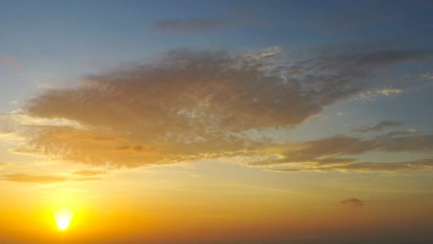 Fotografía Aérea Hermosa Nube Atardecer Sobre Playa Kata Phuket — Vídeo de stock