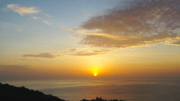 Fotografía Aérea Hermosa Nube Atardecer Sobre Playa Kata Phuket — Vídeos de Stock