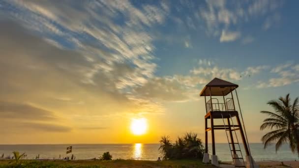 Timelapse Zachód Słońca Nad Ratownik Wieża Karon Beach Phuket Tajlandia — Wideo stockowe