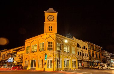 Phuket, Tayland-Ocak, 01, 2017:Chino-Protuguese architeture antika Phuket town oteli geceleri bina