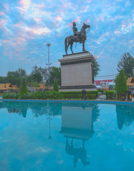 Sunrise Вище Кінного Держава Короля Чулалонгкорна Рами Кінна Статуя Короля — стокове фото