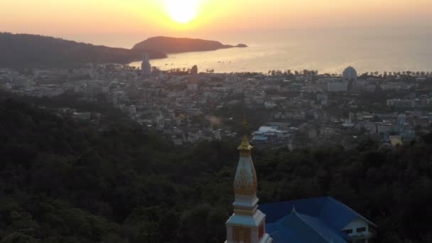 Vista Aérea Paisaje Puesta Sol Por Encima Pagoda Del Templo — Vídeos de Stock