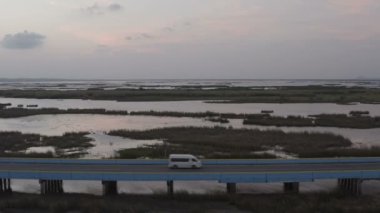 Thale Noi Tayland en büyük Gölü ikincisidir. Göl bir bol kaynağı .waterfowl Habitat deniz gıda kaynağı besindir.