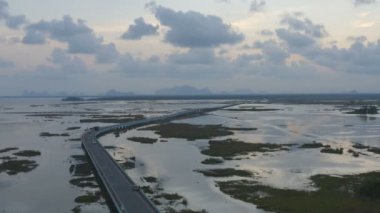 Thale Noi Tayland en büyük Gölü ikincisidir. Göl bir bol kaynağı .waterfowl Habitat deniz gıda kaynağı besindir.