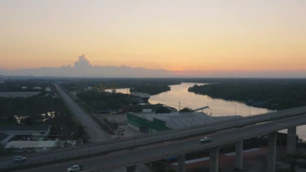 Fotografias Aéreas Pôr Sol Acima Ponte Sri Surat Através Rio — Vídeo de Stock