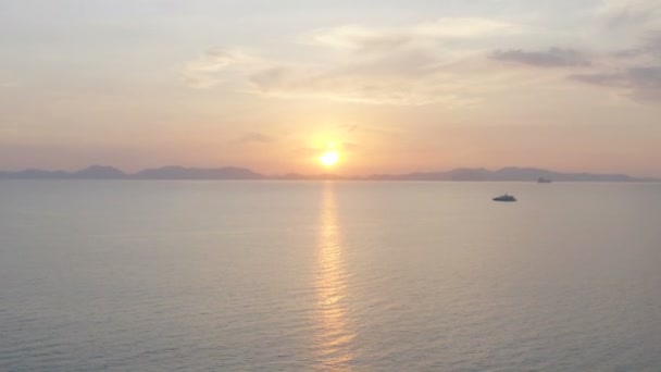 Vue Aérienne Coucher Soleil Sur Plage Kwang Krabi Vieil Arbre — Video