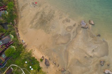 Tup Kaek beach Kwang plaj ve düşük gelgit sırasında sigara Nak dağ yakın