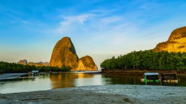 Baan Hinrom Samed Nangshe adalar Phang Nga körfezindeki günbatımında Timelapse
