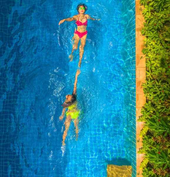 Vista Aérea Superior Acima Piscina Mulher Biquíni Amarelo Mulher Biquíni — Fotografia de Stock