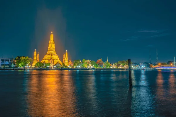 Large Illuminated Temple Wat Arun Ratchawararam Twilight Biggest Tallest Pagoda — Stock Photo, Image