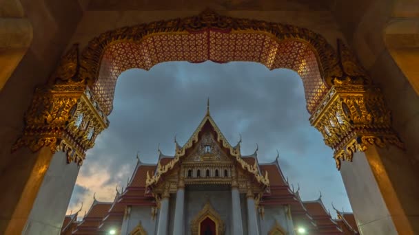Zeitraffer Sonnenuntergang Wat Benchamabophit Wat Benchamabophit Oder Marmortempel Ist Einer — Stockvideo