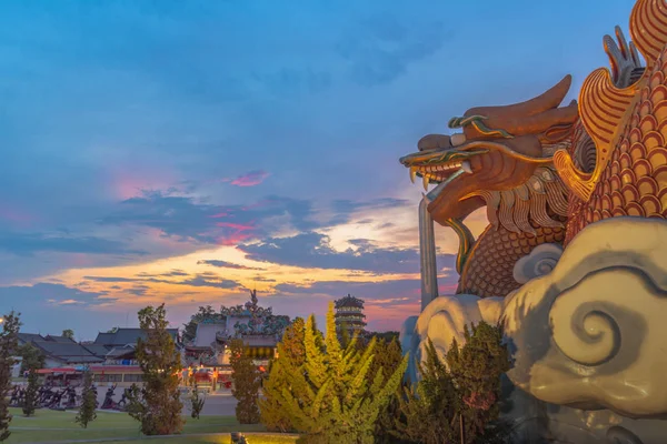 Zonsondergang Bij Dragon Descendanten Museum Suphanburi Big Golden Dragon Een — Stockfoto