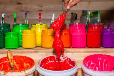 kırmızı renk renk kepçe kolu düşer. ekran baskı tee gömlek renkli tee gömlek tee gömlek fabrika mağaza.