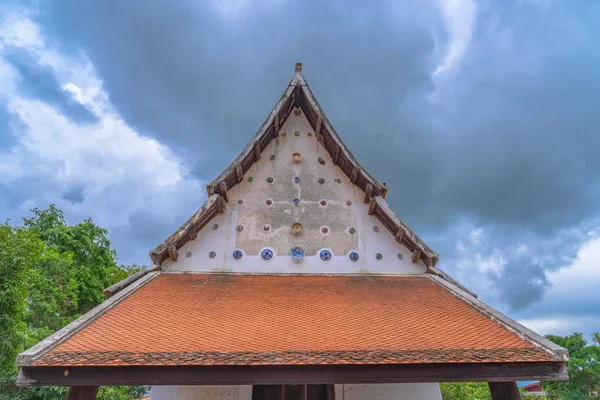 Belas Tigelas Chinaware Decorados Parede Igreja Wat Ban Lang Templo — Fotografia de Stock