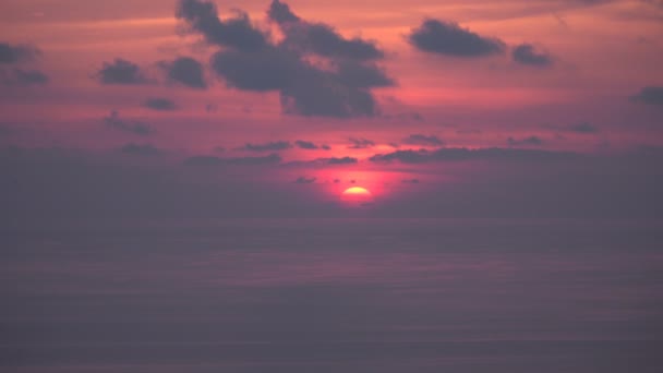 巴东海洋上方的日落风景 巴东海滩上方美丽的日落 普吉岛泰国 — 图库视频影像