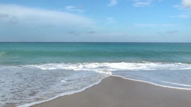 Κύματα Στην Παραλία Μάι Κάο Κοντά Στο Πουκέτ Αεροδρόμιο — Αρχείο Βίντεο