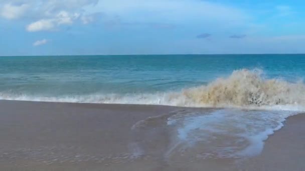 Κύματα Στην Παραλία Μάι Κάο Κοντά Στο Πουκέτ Αεροδρόμιο — Αρχείο Βίντεο