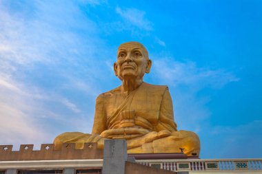 Büyük Budist Monks Luang Phor Tuad Heykeli Buda Uttayarn Maharach Projesi Ayutthaya, Tayland