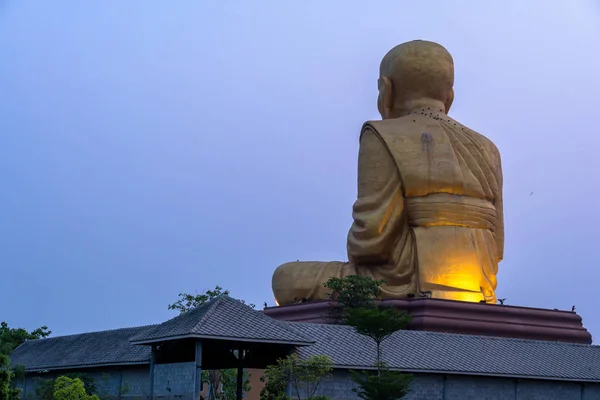 Sonnenaufgang Bei Den Großen Buddhistischen Mönchen Luang Phor Tuad Statue — Stockfoto