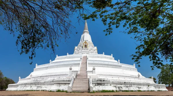 Bílá Velká Chedi Phu Khao Thong Modrém Nebi Byla Postavena — Stock fotografie