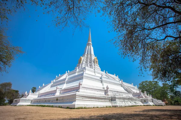 Bílá Velká Chedi Phu Khao Thong Modrém Nebi Byla Postavena — Stock fotografie