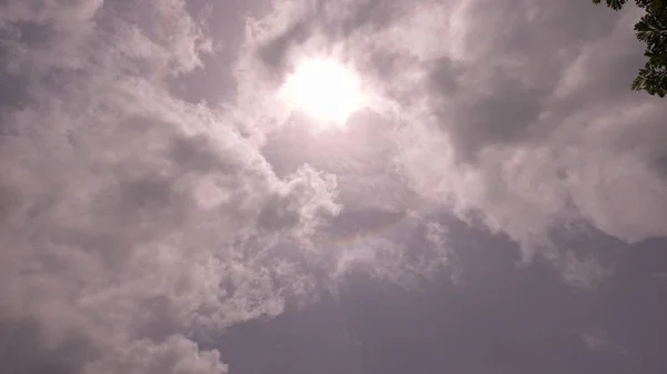 Sluneční Halo Oblačné Obloze Poledne — Stock fotografie