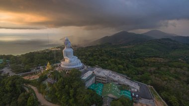 hava görünümü Phuket Big Buddha Phuket adasında adanın en önemli ve saygı duyulan yerlerinden biridir.