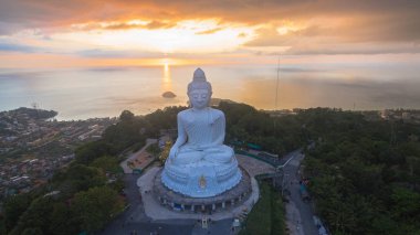 hava görünümü Phuket Big Buddha Phuket adasında adanın en önemli ve saygı duyulan yerlerinden biridir.