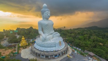 hava görünümü Phuket Big Buddha Phuket adasında adanın en önemli ve saygı duyulan yerlerinden biridir.