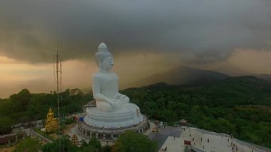 hava görünümü Phuket Big Buddha Phuket adasında adanın en önemli ve saygı duyulan yerlerinden biridir.