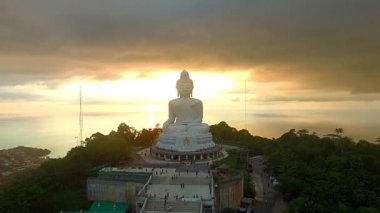 hava görünümü Phuket Big Buddha Phuket adasında adanın en önemli ve saygı duyulan yerlerinden biridir.