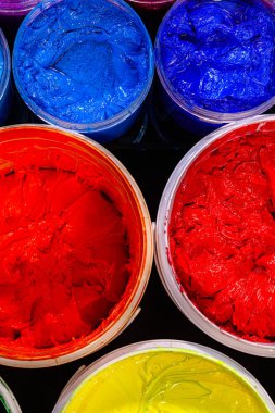 tee gömlek yazdırmak ve kumaş üzerine baskı plastisol mürekkep kullanan fabrikada çeşitli renklerplastisol mürekkep olabilir.